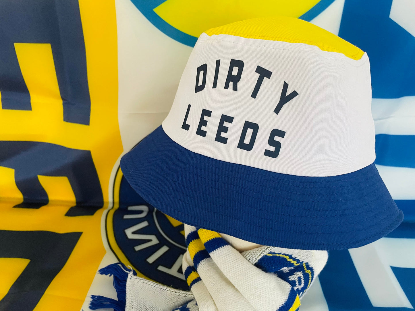 'DIRTY LEEDS-RETRO' Bucket Hat