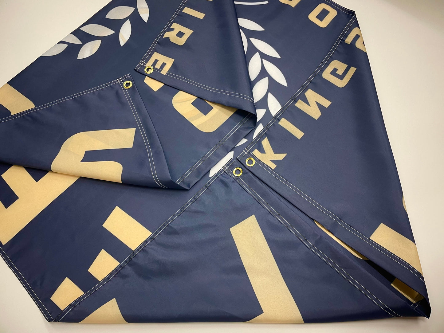 'LEEDS - KINGS OF YORKSHIRE' FLAG - NAVY BLUE