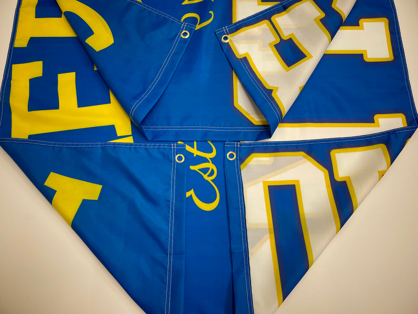 'LEEDS ON TOUR' FLAG - BLUE